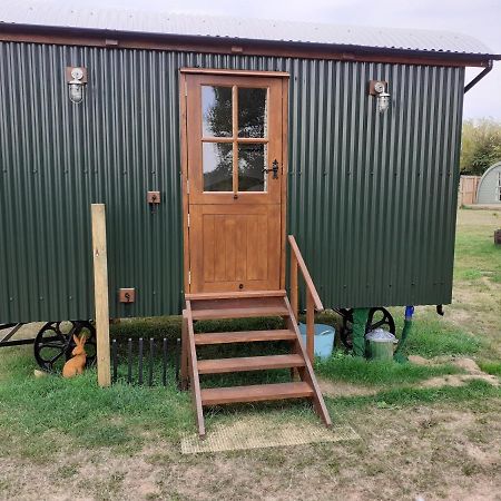 Glamping In Wiltshire In Our Luxury Shepherds Hut Chippenham  Kültér fotó