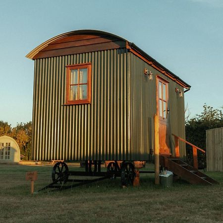 Glamping In Wiltshire In Our Luxury Shepherds Hut Chippenham  Kültér fotó