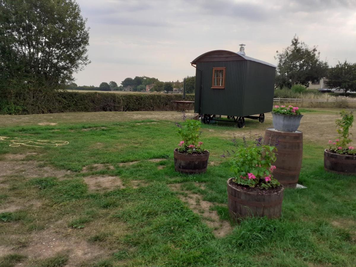 Glamping In Wiltshire In Our Luxury Shepherds Hut Chippenham  Kültér fotó