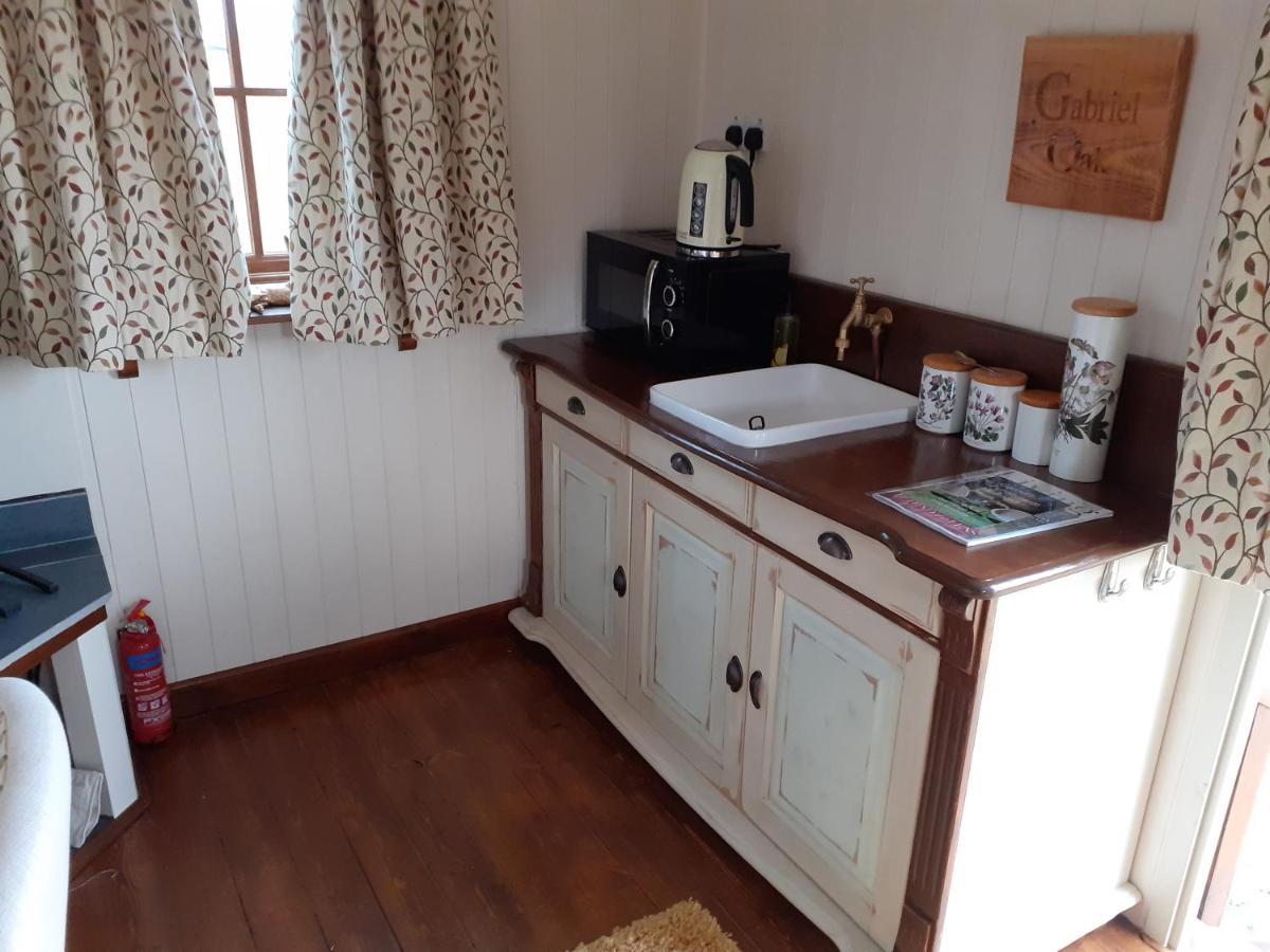 Glamping In Wiltshire In Our Luxury Shepherds Hut Chippenham  Kültér fotó