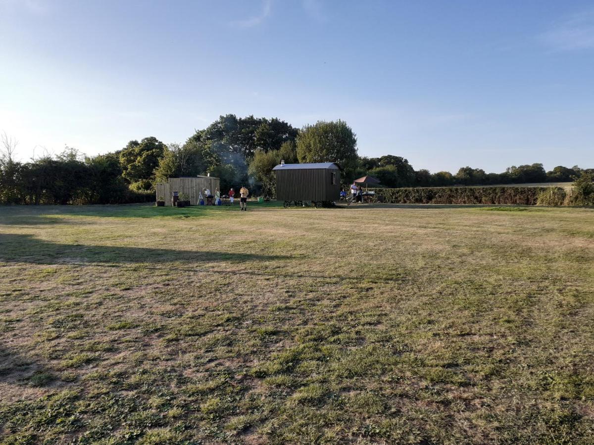 Glamping In Wiltshire In Our Luxury Shepherds Hut Chippenham  Kültér fotó