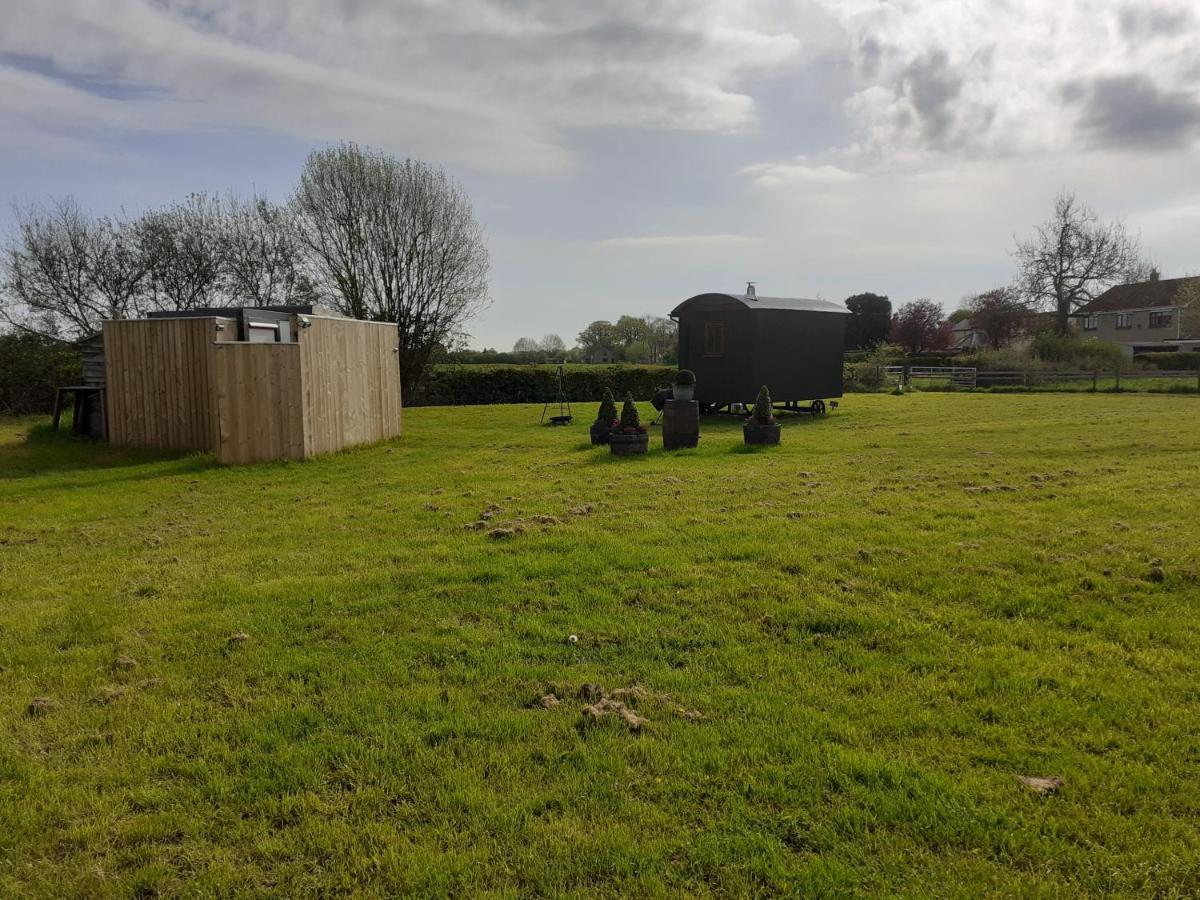 Glamping In Wiltshire In Our Luxury Shepherds Hut Chippenham  Kültér fotó